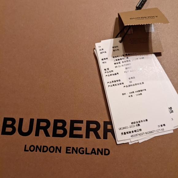 Burberry Bucket Hat - Picture 5 of 9